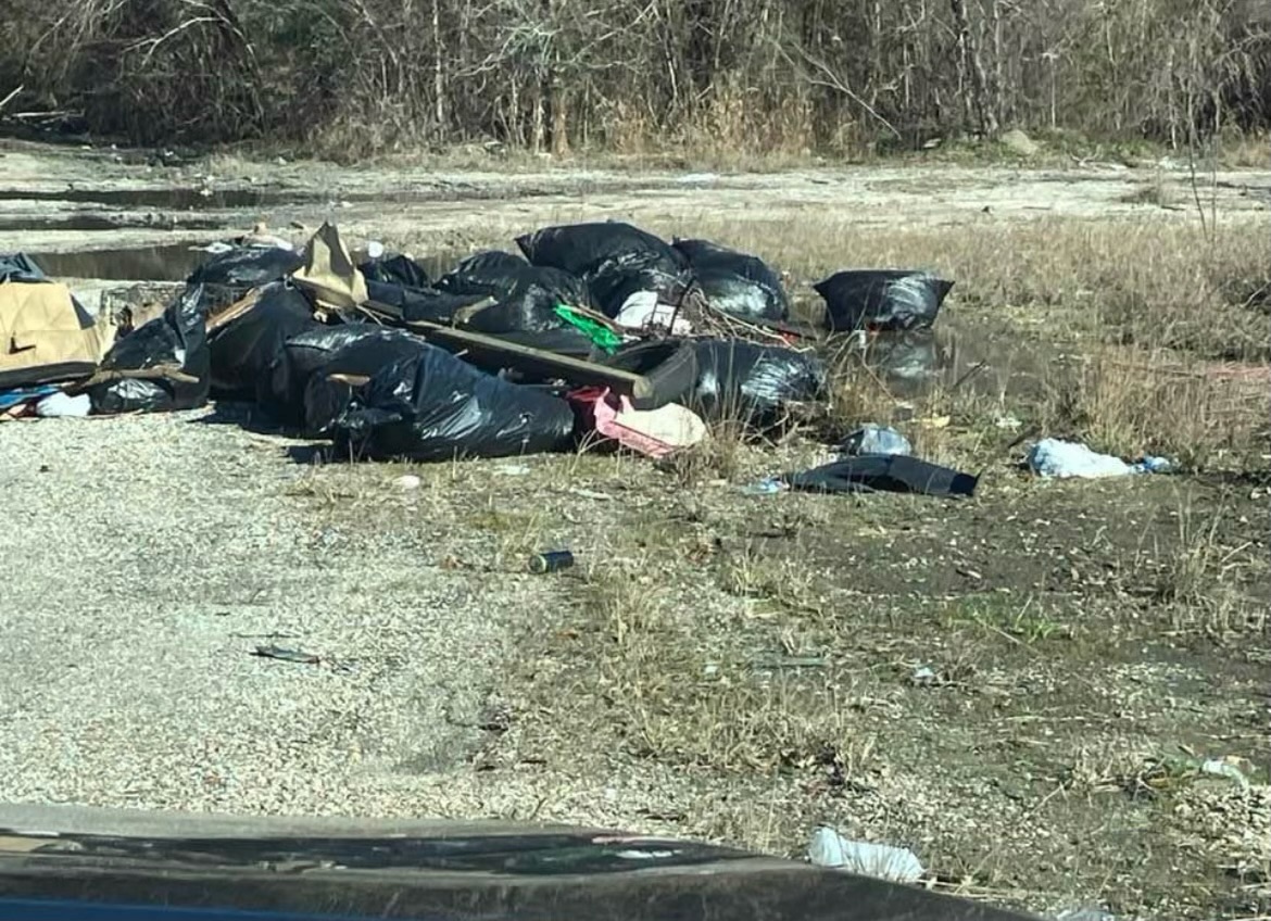 picture of dumped garbage